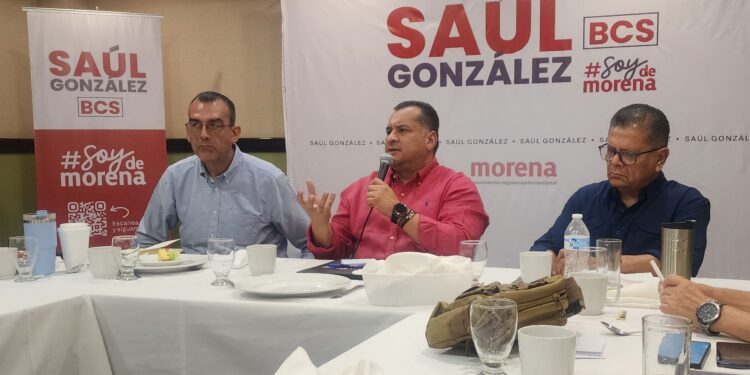 El secretario general de gobierno estatal, con licencia reactivada, Saúl González, en un encuentro con representante de medios de comunicación, resaltó la importancia de mantener y conservar la unidad partidista y resaltó no estar de acuerdo con las expresiones de descalificación realizadas en torno a este proceso por el cabeño Christian Agúndez y por el paceño Manuel Cota, expresadas en contra de la administración estatal y del actual proceso interno de la 4T. González Núñez, reiteró que respetará el resultado con madurez que señale la máxima autoridad partidista una vez que se concluya con la actual medición que se lleva a cabo entre simpatizantes y la ciudadanía en general.