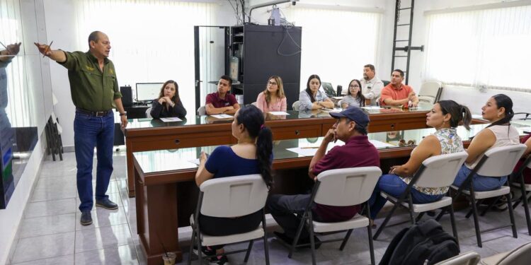 El sistema de agua potable de cualquier ayuntamiento, suele ser pilares de su labor y en el caso de La Paz, los resultados han sido mucho mejor que en otras administraciones. Su actual director Abimael Ibarra, ha hecho la labor adecuada, aunque tendrá que sortear y enfrentar de manera adicional, posibles sabotajes y acciones sin escrúpulos de quienes buscan que la imagen del ayuntamiento paceño se vea afectada. Esperemos que investigaciones serias dejen en claro quién puede estar detrás de estas acciones que conllevan una afectación clara a la ciudadanía.