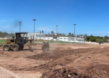 XI AYUNTAMIENTO DE LORETO INICIA LA CONSTRUCCIÓN DE DOS NUEVAS CANCHAS DE TENIS EN LA UNIDAD DEPORTIVA “ROGELIO CORTÉS LARRINAGA”.