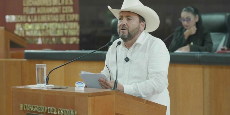 urnan a la Comisión de Puntos Constitucionales y de Justicia la iniciativa mediante la cual se busca descentralizar y simplificar el trámite para acreditar el concubinato de carácter civil y evitar que las parejas en unión libre tengan que recurrir a un juzgado familiar.