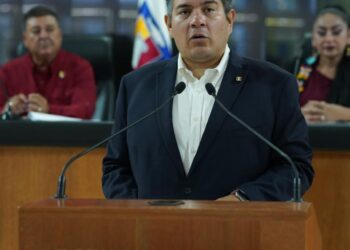 Modernizar el proceso legislativo para reducir rezagos, propone Christian del Castillo