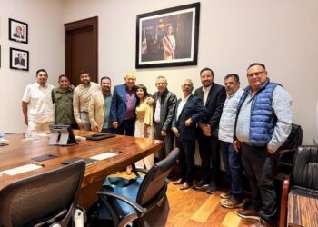 Gobernador acude a primera mesa de trabajo para avanzar en acuerdos del sector transporte en BCS