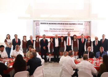 Toma protesta Gobernador al Consejo Directivo de Ingenieros Civiles de BCS