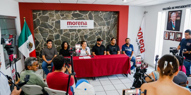 Desde la conferencia de prensa semanal realizada en la sede estatal de Morena, Milena Quiroga Romero, aspirante a coordinar los trabajos de la Cuarta Transformación en Baja California Sur, hizo un llamado a poner un alto a los ataques y a toda forma de violencia dirigida contra las mujeres, al señalar que ninguna sudcaliforniana debe enfrentar sola este tipo de agresiones. “La voz de una es el eco de todas. No podemos permitir que ninguna mujer sudcaliforniana sea atacada, porque nos duele a todas. Cuando se agrede a una mujer, se intenta silenciar a muchas más, y eso no lo podemos normalizar ni permitir”, expresó.