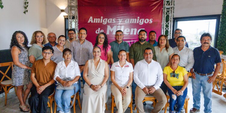 Milena Quiroga Romero, aspirante a coordinar los trabajos de la Cuarta Transformación en Baja California Sur, presentó este día en conferencia de prensa la incorporación de dos nuevos actores políticos de Comondú a su proyecto: la regidora Ericka Johana Romero Álvarez y el excoordinador de Movimiento Ciudadano en ese municipio, José Contreras. Durante su mensaje, Milena Quiroga dio la bienvenida a ambos liderazgos y aseguró que cada vez son más las personas que deciden sumarse a un proyecto que busca construir una nueva etapa para Baja California Sur, basada en resultados y soluciones que lleguen directamente al pueblo.