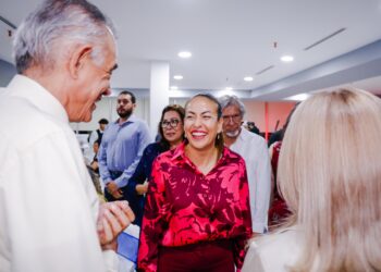 MILENA QUIROGA RECONOCE LA LABOR DE LA SOCIEDAD CIVIL DURANTE TOMA DE PROTESTA DEL CLUB ROTARIO LA PAZ BALANDRA