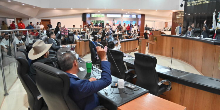 Este 30 de junio, el pleno de la XVII Legislatura eligió al Ingeniero Salvador Sarabia Vázquez, de Topógrafos de B.C.S. A.C., a la Maestra Lucía Frausto Guerrero de Cómo Vamos La Paz A.C. y a la Lic. Alejandra Varela Gutiérrez del CCE de La Paz, como integrantes del Observatorio de Obras Públicas del Estado.