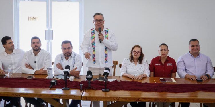 A querer o no, los integrantes de la llamada Cuarta Transformación tendrán que desarrollar, más a fuerzas que de buena gana, la actitud adecuada que ponga como prioridad que el potencial de victoria de toda la fuerza que representa Morena con sus principales aliados, tendrá que ser prioridad. Quizás por ello, el delegado de Morena nacional, Gabriel García Hernández, para sopesar los esfuerzos de quienes aspiran a la coordinación estatal de los comités la defensa de la Cuarta Transformación, realizó el pasado sábado, una conferencia de prensa en la que estuvieron presentes todos los aspirantes a dicha posición. Acudieron los alcaldes con licencia, Milena Quiroga, Christian Agúndez, así como Saúl González, Manuel Cota, Jesús Alberto Alvarado y Diana Von Borstel, acompañados por los dirigentes locales de Morena, Partido Verde y Partido del Trabajo.