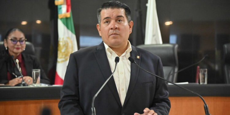 Propone diputado Fabrizio del Castillo crear la "hora académica" para impulsar la profesionalización de las y los servidores públicos; la iniciativa plantea otorgar hasta una hora diaria de la jornada laboral a trabajadores que cursen estudios de nivel superior.