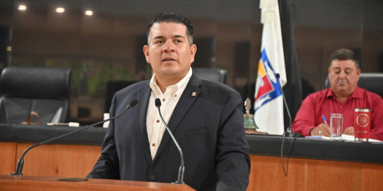 El diputado Fabrizio del Castillo plantea fortalecer el trabajo de las comisiones legislativas mediante programas anuales de trabajo, sesiones mensuales obligatorias, informes semestrales de actividades, organizar y mantener actualizado un archivo físico y digital, entre otros.