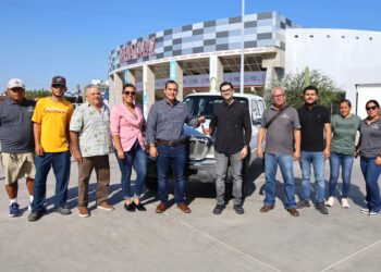 Entrega Subsecretaría de Administración vehículo para fortalecer operación de la Villa Deportiva
