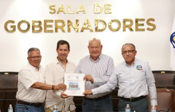 Atestigua Víctor Castro entrega de estudios para proyecto de desalación en Comondú
