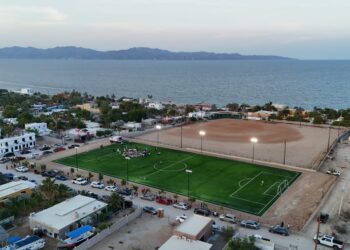 Construye Ayuntamiento de La Paz campo de fútbol en El Sargento con casi 4 mdp de recursos propios