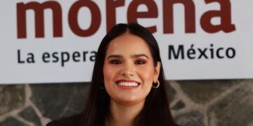 Las circunstancias políticas rebasan las limitadas capacidades de la dirigente de Morena en BCS, Karina González Gavarain.