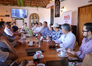 Sector productivo y gobierno deben trabajar unidos para fortalecer el desarrollo de BCS: Saúl González