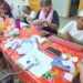 FLORES QUE OCUPAN LAS MANOS Y FORTALECEN EL BIENESTAR DE NUESTROS ADULTOS MAYORES