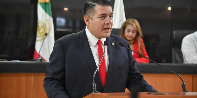 el diputado del Castillo Miranda presentó al pleno el informe de los trabajos legislativos realizados durante la Diputación Permanente; siendo un total de 10 iniciativas con proyecto de decreto turnadas a las comisiones permanentes correspondientes para su análisis técnico y dictaminación; 8 pronunciamientos; 1 proposición con punto de acuerdo; se recibieron 5 comunicados oficiales y 2 solicitudes de particulares. En tal sentido, durante el periodo de ejercicio de la diputación permanente se efectuaron un total de 9 sesiones entre ordinarias y solemnes y la propia de este 1 de septiembre del año en curso correspondiente a la clausura del periodo.