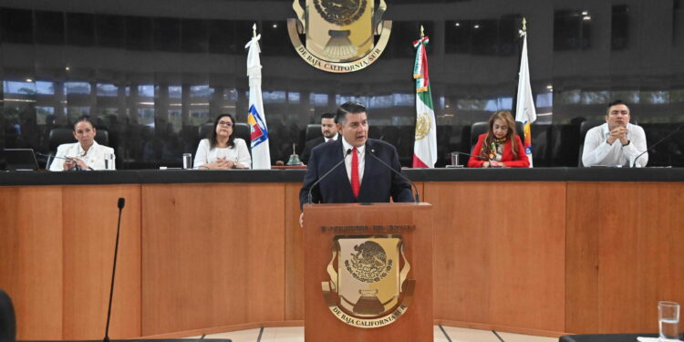 Presentó el diputado Christian Fabrizio del Castillo Miranda el informe de los trabajos legislativos realizados durante la Diputación Permanente, destacando entre otros la materialización de la Conferencia de Legisladores Locales, Federales y Presidentes Municipales.