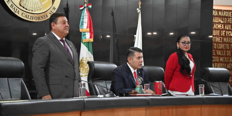 Presentó el diputado Christian Fabrizio del Castillo Miranda el informe de los trabajos legislativos realizados durante la Diputación Permanente, destacando entre otros la materialización de la Conferencia de Legisladores Locales, Federales y Presidentes Municipales.