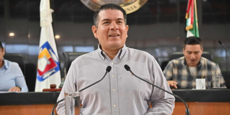 Proponen reformas el diputado Fabrizio del Castillo (PRI) para que el IEEBCS auxilie y asesore técnicamente en los procesos de elección escolar o sociedades estudiantiles de las instituciones educativas públicas y privadas que lo soliciten mediante convenios de colaboración interinstitucional.