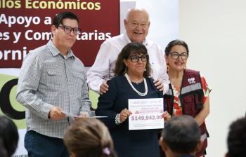 Entrega Gobernador recursos del PACMyC a 31 creadores; preservan tradiciones y raíces sudcalifornianas