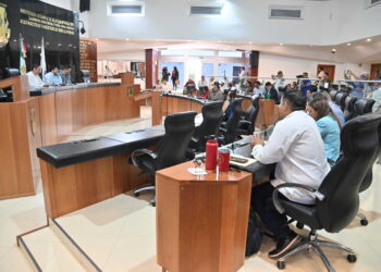 Aprueban Comisión Especial para atender el uso de dispositivos en centros educativos