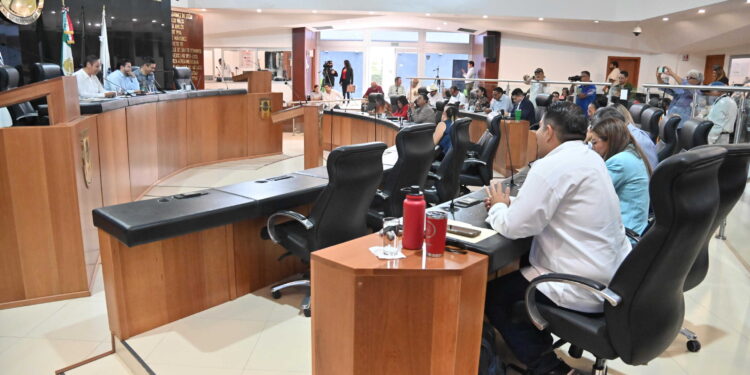 Aprueba el pleno la proposición con punto de acuerdo presentada por el diputado Sergio Huerta Leggs, que crea una Comisión Especial Plural para analizar y consensar acuerdos para la utilización de teléfonos celulares en alumnos de educación básica y media superior en BCS.