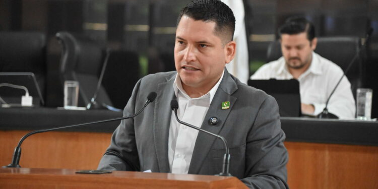 La XVII Legislatura aprobó exhortar a los ayuntamientos de Los Cabos, La Paz, Comondú, Loreto y Mulegé, para que, realicen las acciones necesarias para prevenir, reducir y controlar la contaminación lumínica generada en zonas o fuentes fijas o móviles.