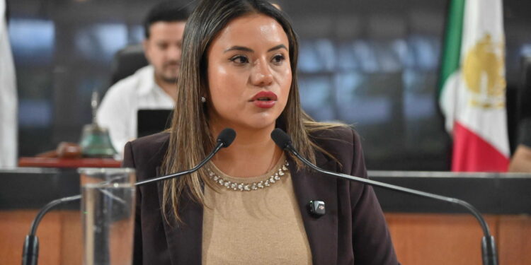 Pide la diputada Guadalupe Vázquez que se dictaminen sus iniciativas en materia anticorrupción y de eliminación de fuero, las cuales fueron presentadas en diferentes tiempos de la XVII Legislatura. 