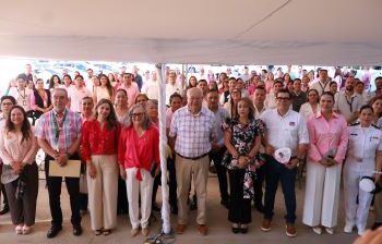 Conmemora Víctor Castro lucha contra el cáncer de mama y destaca acciones para su detección temprana en BCS
