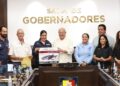 Atestigua Víctor Castro entrega de 112 distintivos para actividades de avistamiento y nado con tiburón ballena en La Paz