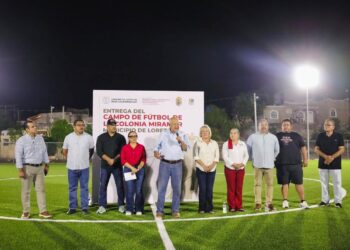 GOBERNADOR DEL ESTADO Y ALCALDESA PAZ OCHOA AMADOR ENTREGAN CAMPO DE FÚTBOL EMPASTADO EN COLONIA MIRAMAR DE LORETO