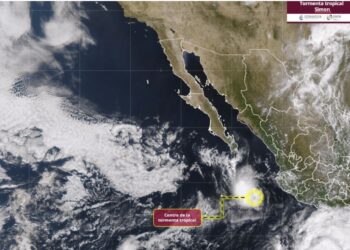 Tormenta tropical Simon continúa sin desplazarse y se localiza a 435 kilómetros de Cabo San Lucas