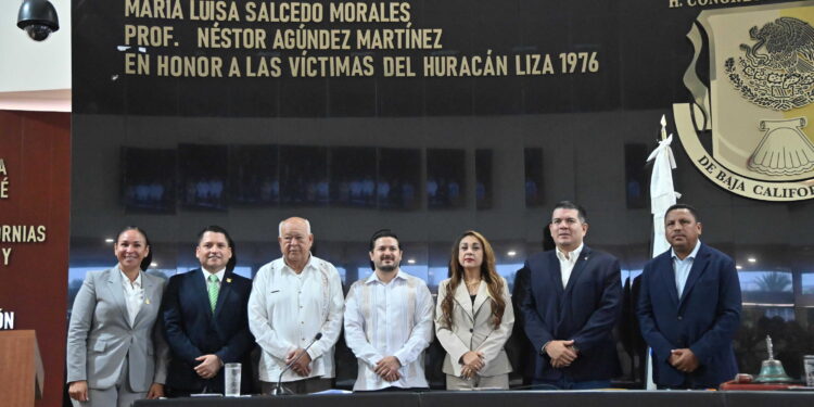 A 50 años de la tragedia más grande en Baja California Sur, causada por el huracán Liza, la XVII Legislatura del Congreso del Estado rindió un sentido homenaje a la memoria de las víctimas, rescatistas, tanto sobrevivientes como quienes ya fallecieron, así como a ciudadanas y ciudadanos sobrevivientes. En sesión solemne que reunió a titulares de los 3 poderes del Estado encabezados por el gobernador de Baja California Sur, Víctor Castro Cosío, el presidente de la Mesa Directiva, diputado Eduardo Van Wormer Castro, así como la presidenta del Tribunal Superior de Justicia, Claudia Cota Peña, fueron reconocidos los integrantes del Heroico Cuerpo de Bomberos que ese 30 de septiembre de 1976 auxiliaron a la población de La Paz durante la tragedia provocada por el huracán Liza.