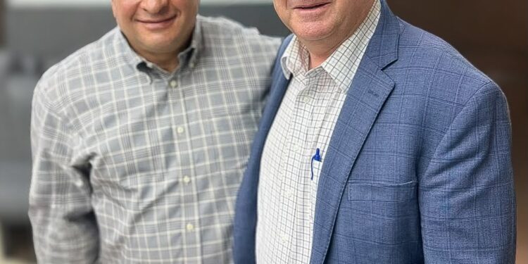 Saúl González Núñez sostuvo un encuentro con Lance Hegerlé, cónsul general de Estados Unidos en Tijuana, con quien conversó sobre los retos del municipio de La Paz y las oportunidades para fortalecer los lazos de amistad y colaboración.